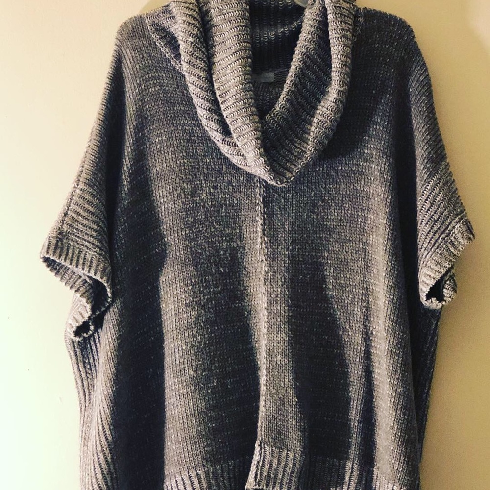 New York & Company Short Sleeve sweater